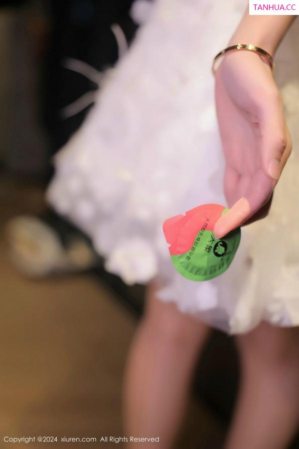   [XiuRen]高清写真图 2024.12.13 No.9601 桃妖夭 丝袜美腿第12张图片